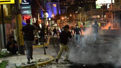 Manifestaciones. Libre y el Partido Liberal convocaron a manifestaciones. Ayer hubo caos en la capital hondureña. AFP