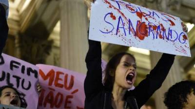 Cientos de personas salieron a protestar en Brasil ante el espantoso crimen.