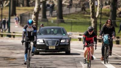 Las autoridades neoyorquinas prohibieron la circulación de autos en Central Park para resguardar a los peatones, ciclistas y patinadores./AFP archivo.