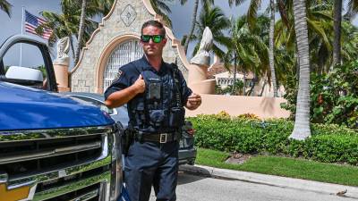 El FBI ha recibido una avalancha de amenazas tras el registro a la mansión de Trump en Florida, según medios locales.