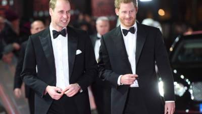 (FILES) In this file photo taken on December 12, 2017 Britain's Prince William (L), Duke of Cambridge and Prince Harry arrive for the European Premiere of Star Wars: The Last Jedi at the Royal Albert Hall in London.Britain's Prince Harry has finally asked Prince William to be his best man at his wedding next month, Kensington Palace confirmed on April 26, 2018, reinforcing the brotherly bond between them. / AFP PHOTO / POOL / Eddie MULHOLLAND