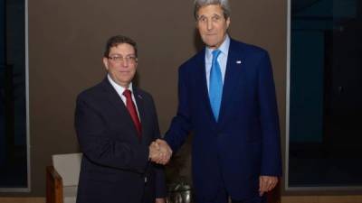 El Secretario de Estado estadounidense, John Kerry, y el ministro de Relaciones Exteriores de Cuba, Bruno Rodríguez, sostuvieron conversaciones el jueves por la noche en la reunión de mayor nivel entre ambas partes desde los primeros días de la Revolución Cubana hace más de medio siglo.