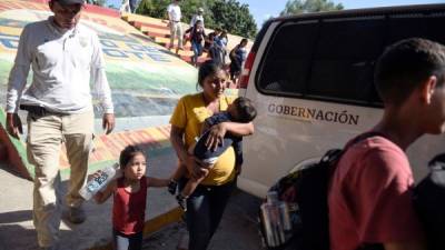 Foto de una hondureña inmigrante detenida en Guatemala cuando iba en la caravana hacia Estados Unidos. AFP