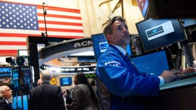 El Dow Jones Industrial Average ganó 127.51 puntos a 16,805.41 unidades y el Nasdaq 30.92 puntos a 4,483.72