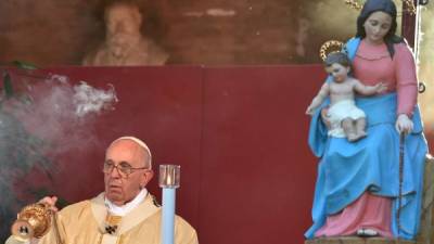 El Papa Francisco dedicó una misa especial a los pequeños fallecidos.