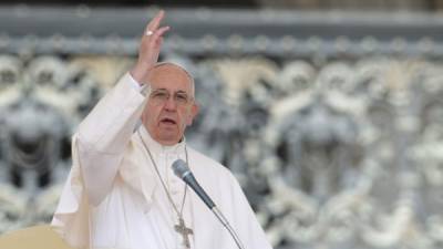 El papa Francisco durante su tradicional audiencia general de los miércoles celebrada en la Plaza de San Pedro del Vaticano, hoy, 25 de mayo de 2016. EFE