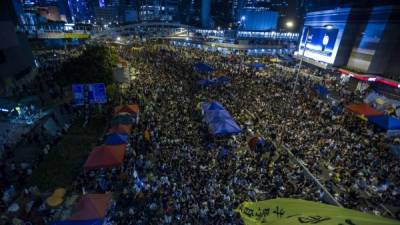 Las masivas protestas regresaron hoy a Hong Kong tras la negativa del Ejecutivo de dialogar con los estudiantes.