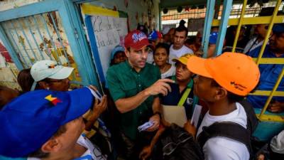 El gobernador del estado de Miranda Henrique Capriles dice que no hay comida para los programas escolares. Foto: AFP/Federico Parra