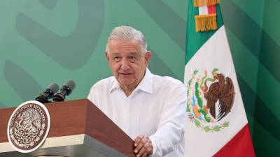 López Obrador suspendió una gira en Yucatán tras dar positivo por covid 19. Se recupera en el Palacio Nacional.