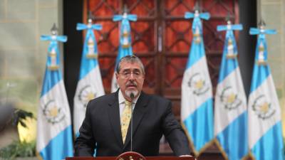 El presidente de Guatemala, Bernardo Arévalo de León, ofrece una rueda de prensa en Ciudad de Guatemala.