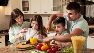 Comer sano es una responsabilidad de toda la familia para tener menos riesgo de enfermar.