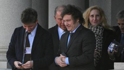 Milei fue recibido en la Casa Blanca por funcionarios del Gobierno de Biden, ausente por asistir al funeral de la exprimera dama Rosalynn Carter.