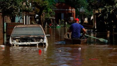 Torrenciales lluvias causaron grandes inundaciones en Brasil, dejando varios muertos./AFP