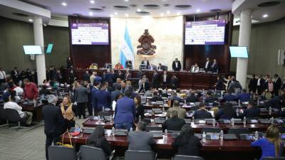 Diputados votan en la elección de la nueva junta directiva del Congreso Nacional en Tegucigalpa.