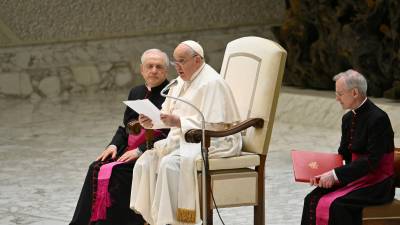 El papa Francisco llamó a la comunidad internacional a comprometerse para prohibir universalmente la gestación subrogada.