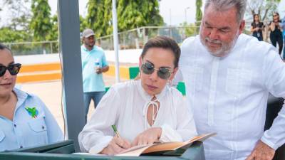 El malestar del alcalde Roberto Contreras se genera porque el vicealcalde Omar Menjivar señaló que la esposa Zoila Santos es mas alcaldesa que el igual que su yerno.
