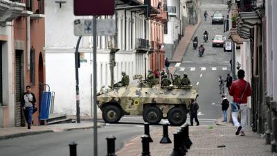 Las fuerzas de seguridad ecuatorianas patrullan las calles de las principales ciudades del país sudamericano.