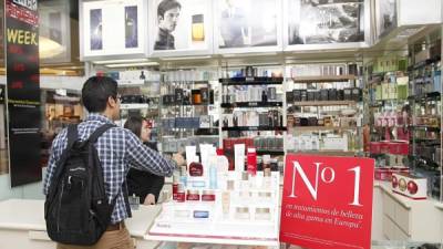 Productos de reconocidas marcas como las de perfume estarán disponibles a precios accesibles.