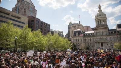 Miles de personas se manifestaron el fin de semana en Baltimore para denunciar la brutalidad policial. Foto: AFP