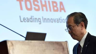 Satoshi Tsunakawa, presidente ejecutivo de Toshiba enfrenta un futuro incierto para la compañía.