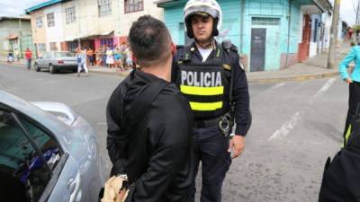 Los enfrentamientos entre grupos criminales y narcotraficantes se dan entre los que operan en el centro de San José, en particular en los barrios pobres del sur, y que cometen crímenes cada vez más violentos que incluyen cuerpos desmembrados, decapitados y con signos de tortura.