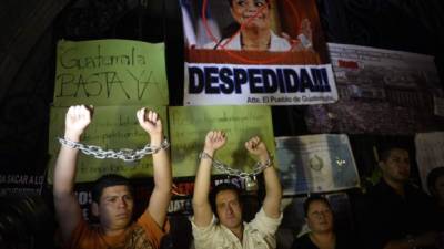 Decenas de manifestantes exigieron la renuncia de Roxana Baldetti.