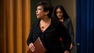 Loretta Lynch presentó la directiva emitida de forma conjunta por los departamentos de Justicia y Educación.