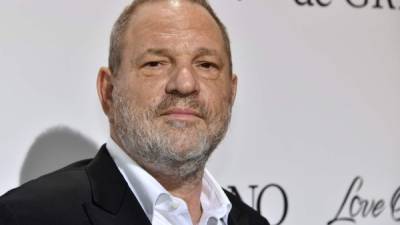 Harvey Weinstein ha sido acusado de acoso, agresión sexual o violación por más de un centenar de mujeres. / AFP PHOTO / Yann COATSALIOU