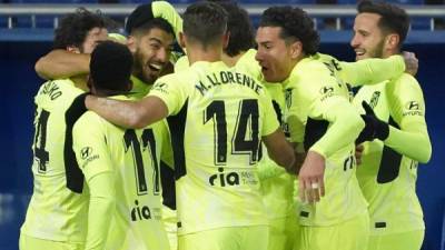 El uruguayo Luis Suárez volvió a aparecer y salvó al Atlético de Madrid al marcar el tanto del triunfo en el minuto 90 (1-2) ante el Deportivo Alavés.