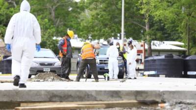 La construcción del plantel para el hospital móvil que estará en Tegucigalpa aún no está listo.Fotos: Andro Rodríguez y MoisÉs Valenzuela