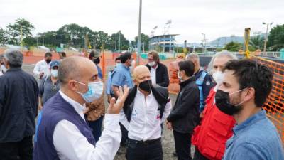 Luego de haber sobrevolado el valle de Sula se reunieron en el albergue de Wonderland. Foto: AmÍlcar Izaguirre.