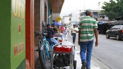 Los constantes apagones obligan a los pequeños empresarios a usar plantas.