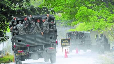 El Primer Batallón de Infantería está fuertemente custodiado. Allí permanece Lobo.