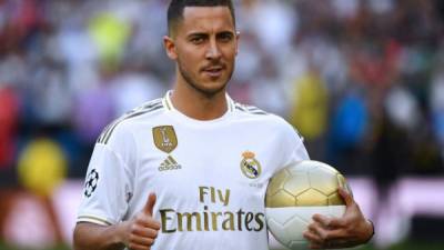 Belgian footballer Eden Hazard gives a thumbs-up during his official presentation as new player of the Real Madrid CF at the Santiago Bernabeu stadium in Madrid on June 13, 2019. (Photo by GABRIEL BOUYS / AFP)