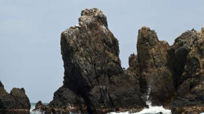 Los farallones al final de Punta Sal son sitios de anidamiento de una variedad de aves y un buen escenario para la toma de fotografías.