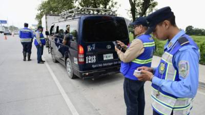 Inspectores de Transporte y agentes en plena faena.