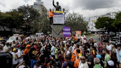 Un grupo de opositores durante una protesta ayer en Caracas. Foto: Federico Parra/AFP