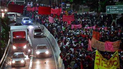 La huelga en el metro de Sao Paulo provocó un embotellamiento matinal récord de 209 km y dejó a cientos de miles sin transporte a una semana del Mundial, con pasajeros agolpados como ganado en los vagones o haciendo filas interminables para poder tomar un autobús.