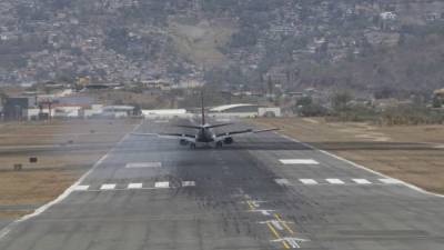 Unos 10 vuelos diarios recibe el aeropuerto Toncontín entre nacionales y extranjeros.