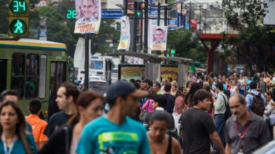 Miles de venezolanos se preparan para ejercer el sufragio. Las mesas electorales se abrirán a las 6:00 am.