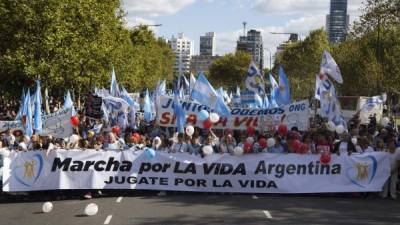 Miles de personas durante la manifestación en contra del aborto.