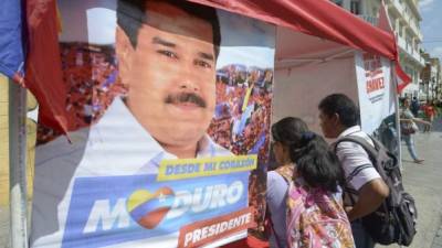 En ambiente de campaña, Maduro dijo: “Presidente Obama, tome el control de la política de su gobierno hacia América Latina y hacia Venezuela... amarre a sus locos”.