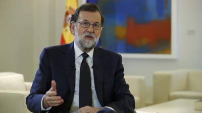 El jefe del Ejecutivo, Mariano Rajoy, ha reclamado hoy al presidente de la Generalitat, Carles Puigdemont, que suprima su proyecto de hacer una declaración unilateral de independencia. EFE/Ángel Díaz