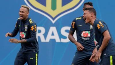 Neymar entrenó con normalidad en la práctica de este martes. Foto EFE