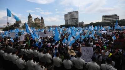 Convocados por el Comité de Desarrollo Campesino (Codeca) y la Coordinadora Nacional de organizaciones Campesinos (Cnoc), los campesinos salieron desde los cuatro puntos cardinales y llegaron al centro histórico de la capital. EFE/Archivo