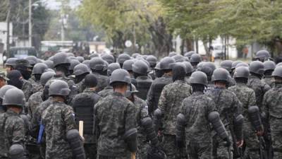 Unos 400 elementos del orden movilizaron en varios convoyes militares a la cárcel conocida como El Pozo, en Ilama, Santa Bárbara. Foto de archivo.