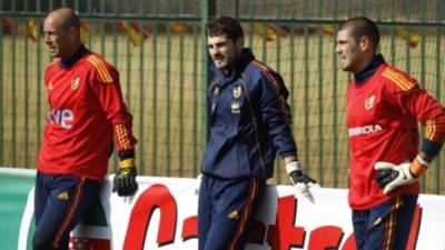 Pepe Reina, Iker Casillas y Víctor Valdés son los tres porteros llamados para el juego ante Italia.