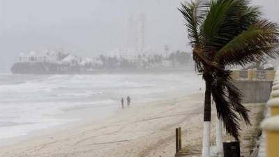 Según el CNH, la depresión se localiza a 365 kilómetros al sur-sureste de Charleston, en Carolina del Sur, y a 435 kilómetros al sur del Cabo del Miedo, en Carolina del Norte. EFE/Archivo