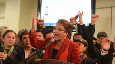 Xiomara Castro del partido Libre desconoció este viernes los resultados de las elecciones de Honduras que dieron ganador a Juan Orlando Hernández y llamó a sus seguidores a movilizarse en contra del 'fraude'.