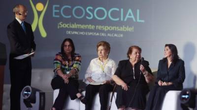 Karen Zúniga, Julieta Kattán e Ilsa Díaz Zelaya durante su presentación. Foto: Yoseph Amaya.